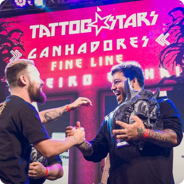 Tuzinho Tattoo recebe o prêmio de melhor fineline na 1ª edição da Tattoo Star, em Curitiba, como jurado convidado e referência na cena nacional.